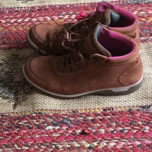 Discovery Expedition Hiking Boots NWT